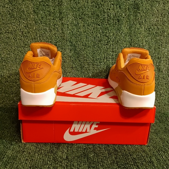 Nike Air Max 90s - Picture 6 of 6